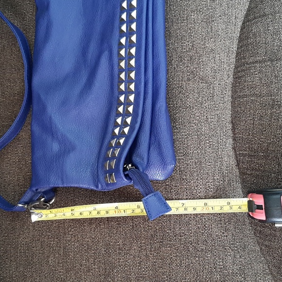 Forever 21 royal blue convertible purse perfect for traveling - Picture 3 of 5